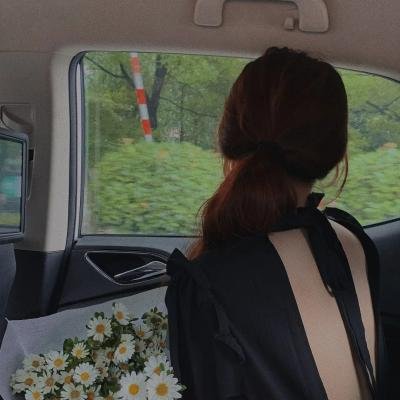 直播间实拍：天王之女晒豪宅名表，评论区两极分化